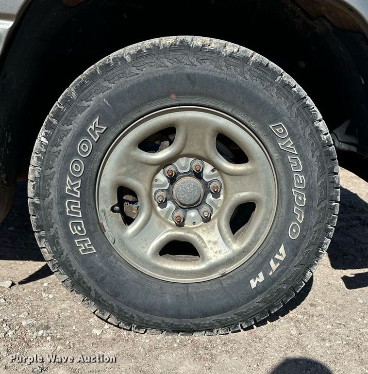 image for item DM2700 2000 Chevrolet Silverado 1500 Ext. Cab pickup truck