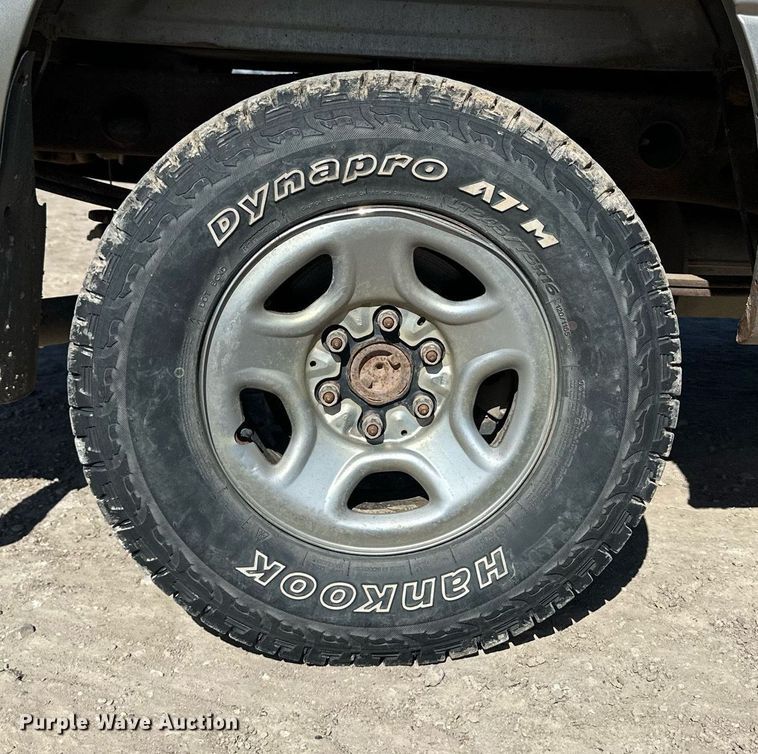 image for item DM2700 2000 Chevrolet Silverado 1500 Ext. Cab pickup truck