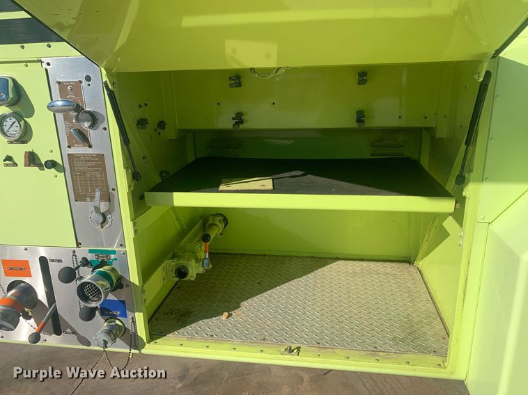 image for item DM7743 1991 Oshkosh TA-1500  fire truck