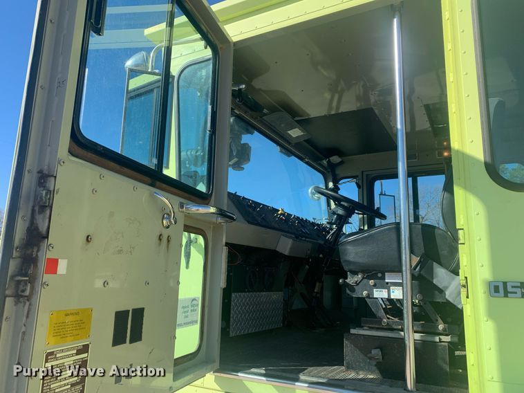 image for item DM7743 1991 Oshkosh TA-1500  fire truck