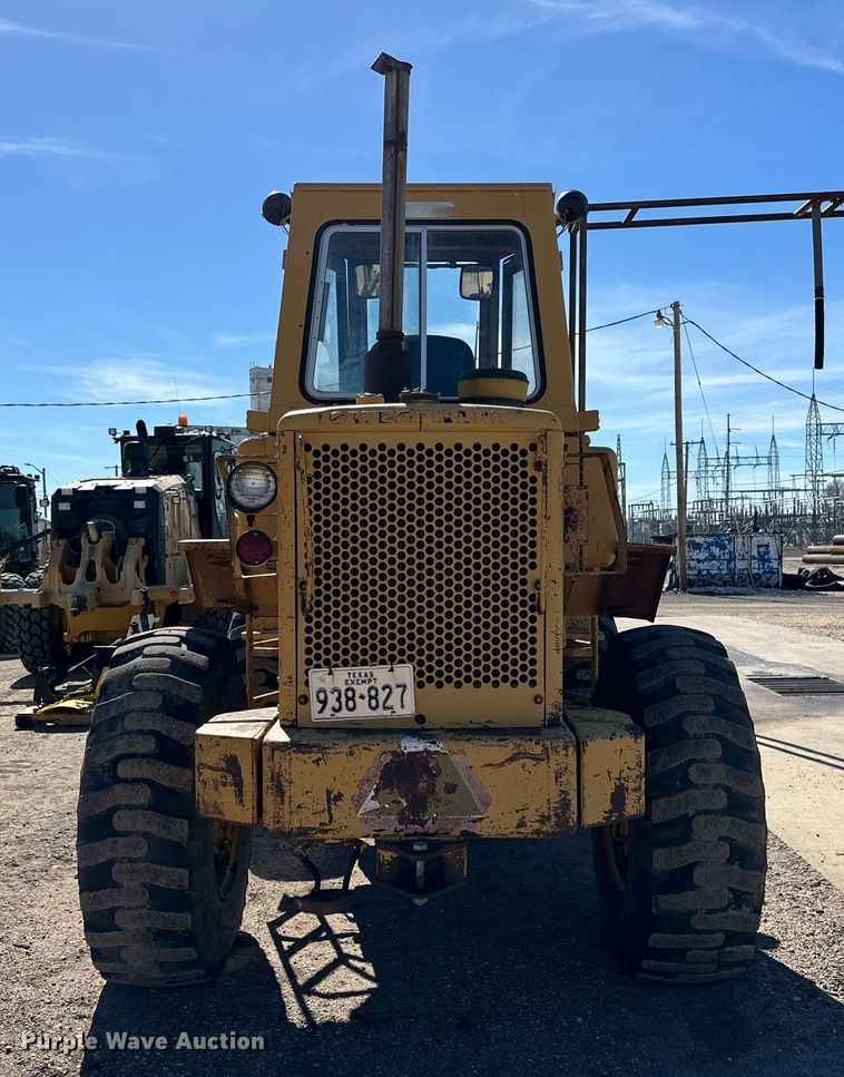 image for item DQ1586 1982 Caterpillar 930  wheel loader