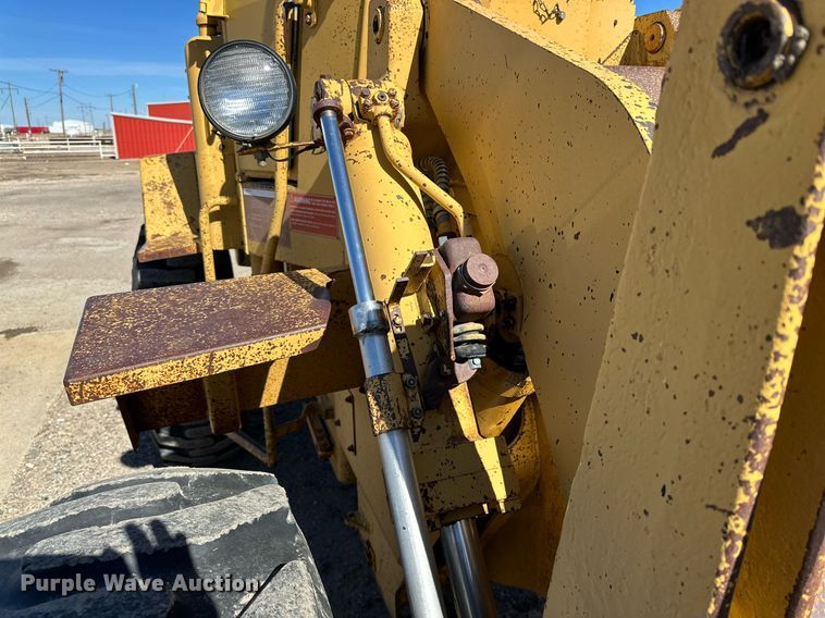 image for item DQ1586 1982 Caterpillar 930  wheel loader