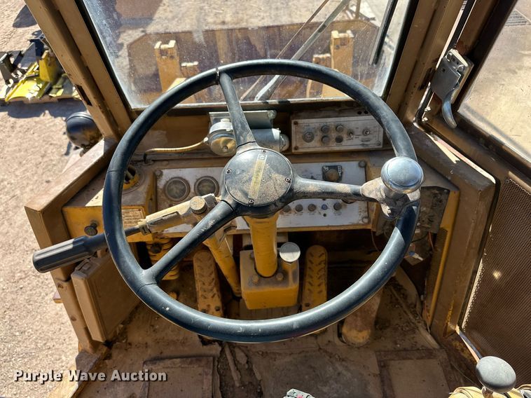 image for item DQ1586 1982 Caterpillar 930  wheel loader