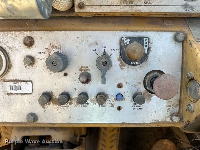 image for item DQ1586 1982 Caterpillar 930  wheel loader