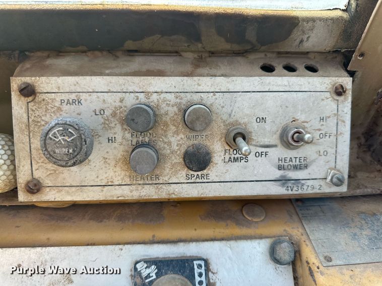 image for item DQ1586 1982 Caterpillar 930  wheel loader