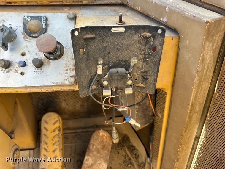 image for item DQ1586 1982 Caterpillar 930  wheel loader