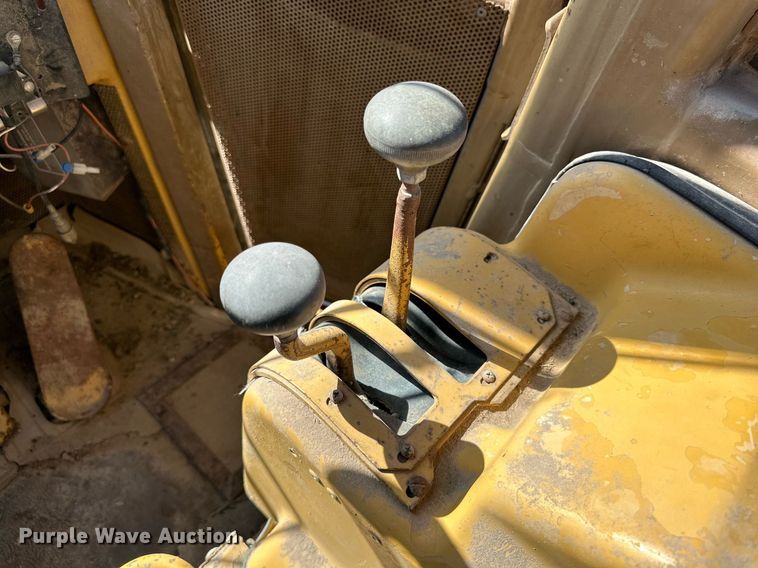 image for item DQ1586 1982 Caterpillar 930  wheel loader