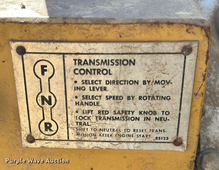 image for item DQ1586 1982 Caterpillar 930  wheel loader