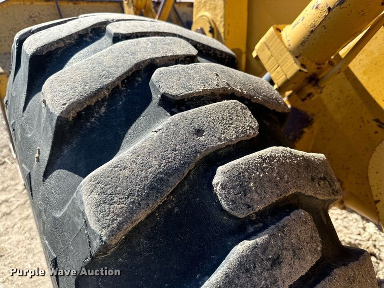 image for item DQ1586 1982 Caterpillar 930  wheel loader