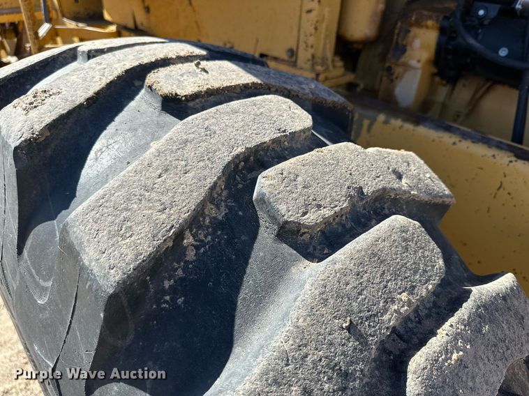 image for item DQ1586 1982 Caterpillar 930  wheel loader