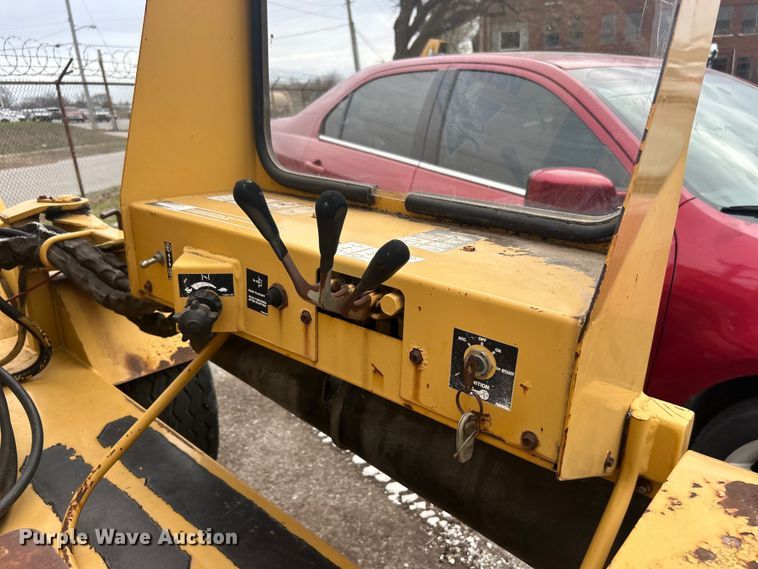 image for item EG0190 1997 Vermeer SC1102 stump grinder