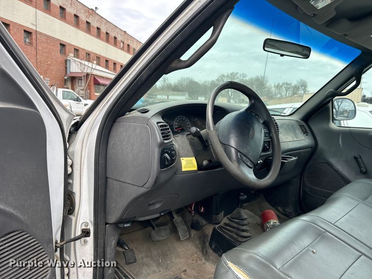 image for item EG0198 2002 Ford F150 pickup truck