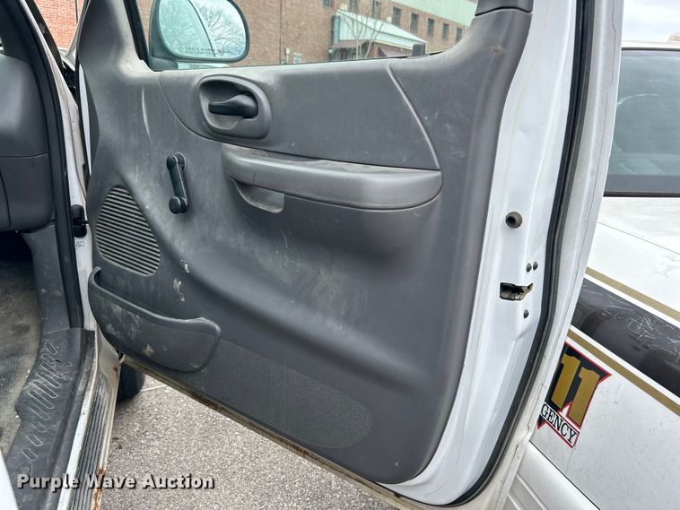 image for item EG0198 2002 Ford F150 pickup truck