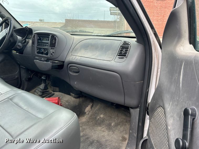 image for item EG0198 2002 Ford F150 pickup truck