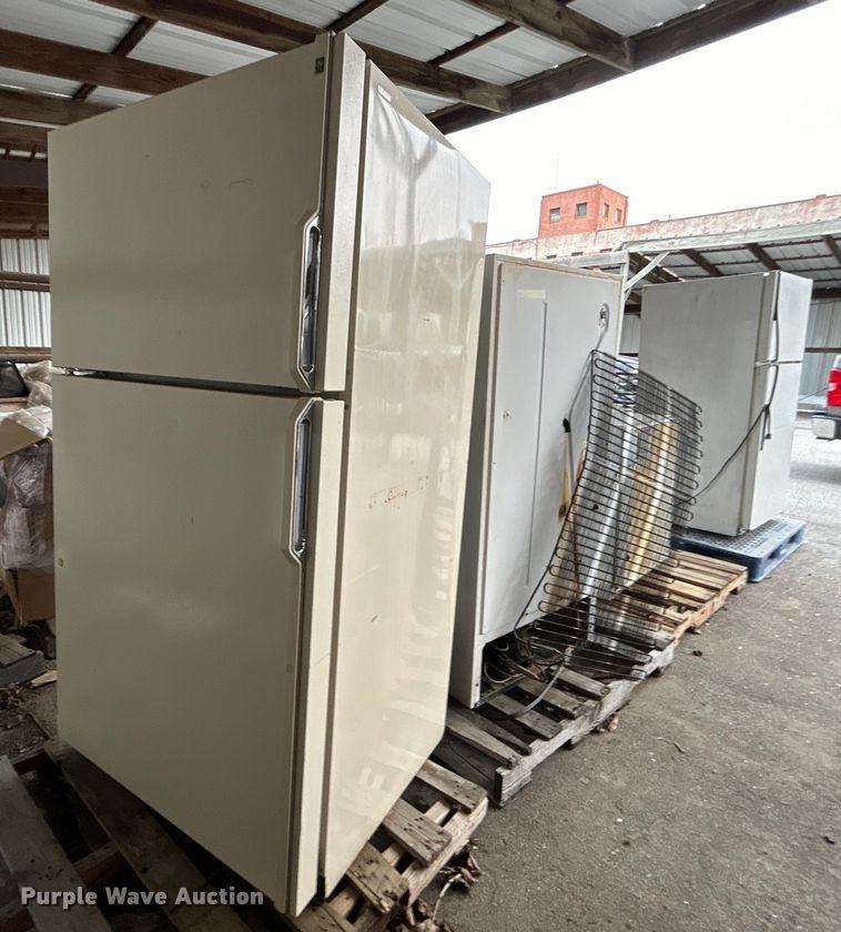 image for item EG0209 (4) refrigerators