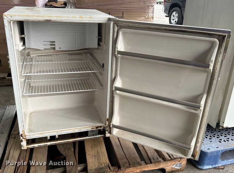 image for item EG0209 (4) refrigerators