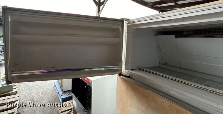 image for item EG0209 (4) refrigerators