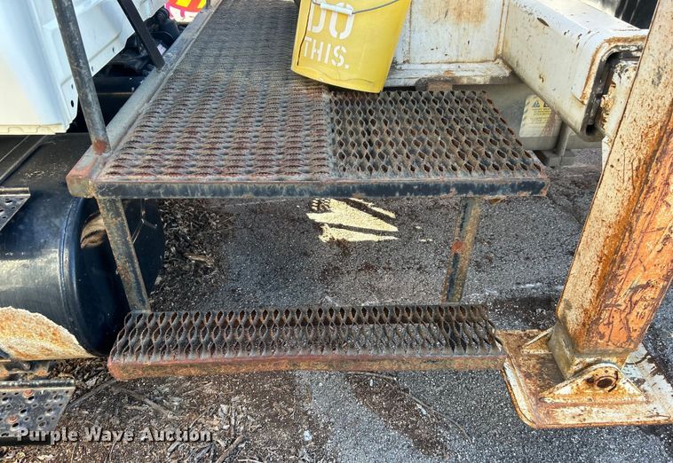 image for item EG0234 2008 International 4400 SBA dump truck