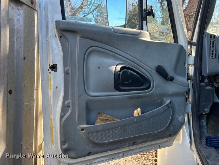 image for item EG0234 2008 International 4400 SBA dump truck