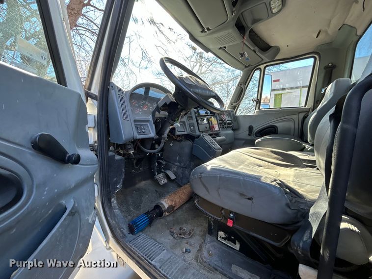 image for item EG0234 2008 International 4400 SBA dump truck