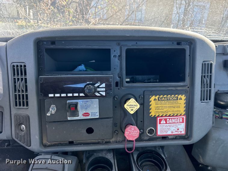 image for item EG0234 2008 International 4400 SBA dump truck