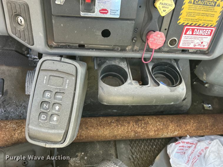 image for item EG0234 2008 International 4400 SBA dump truck