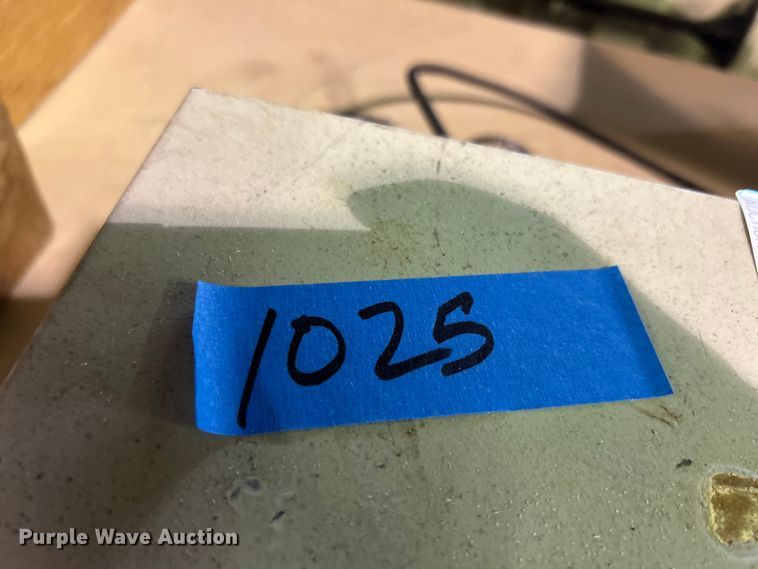 image for item EG0259 ISCO 965 Five-Station battery charger