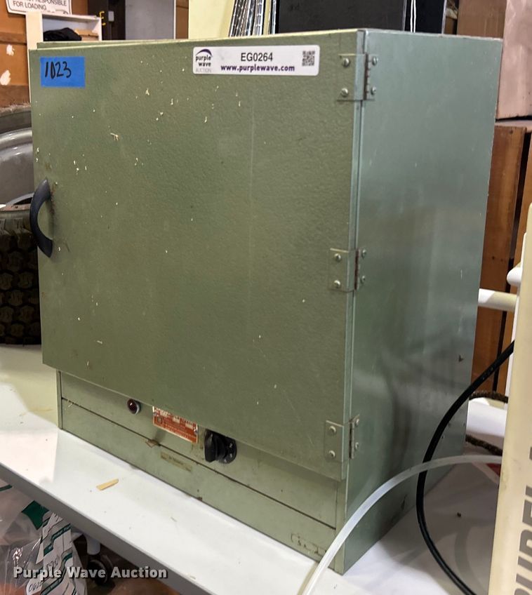 image for item EG0264 Grieve Corp LW200 laboratory oven