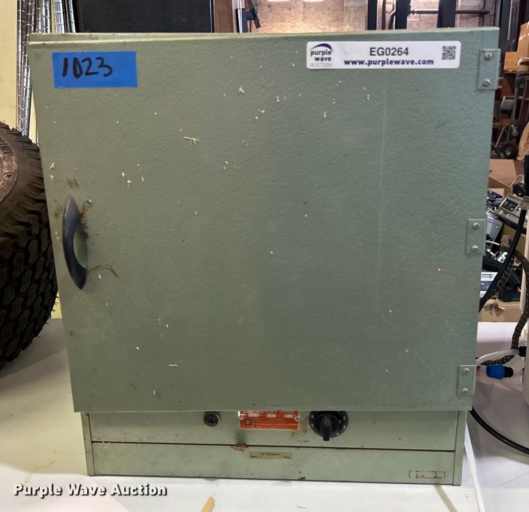 image for item EG0264 Grieve Corp LW200 laboratory oven