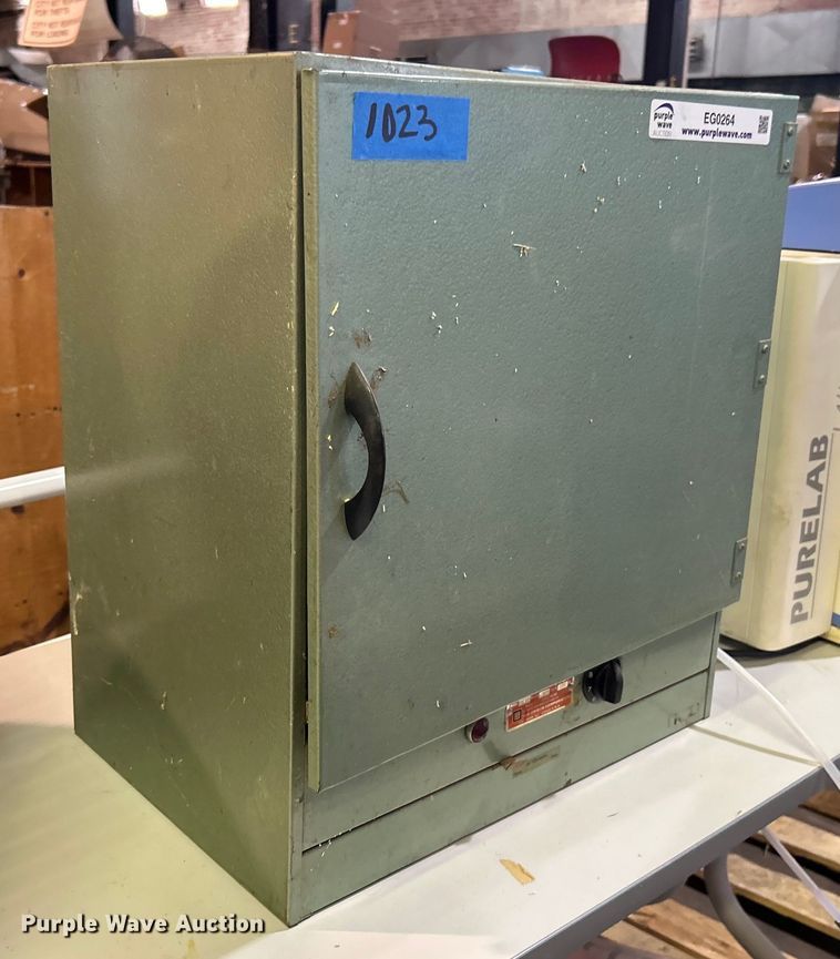 image for item EG0264 Grieve Corp LW200 laboratory oven