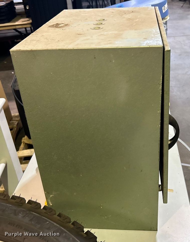 image for item EG0264 Grieve Corp LW200 laboratory oven