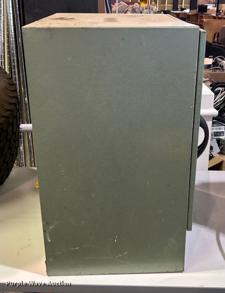 image for item EG0264 Grieve Corp LW200 laboratory oven