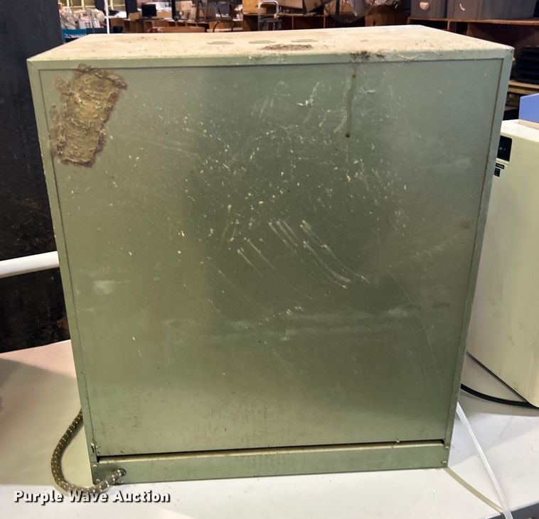 image for item EG0264 Grieve Corp LW200 laboratory oven