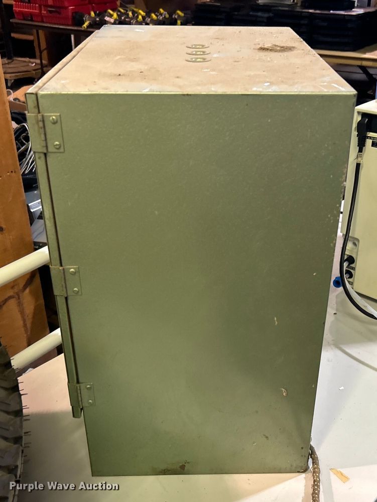 image for item EG0264 Grieve Corp LW200 laboratory oven