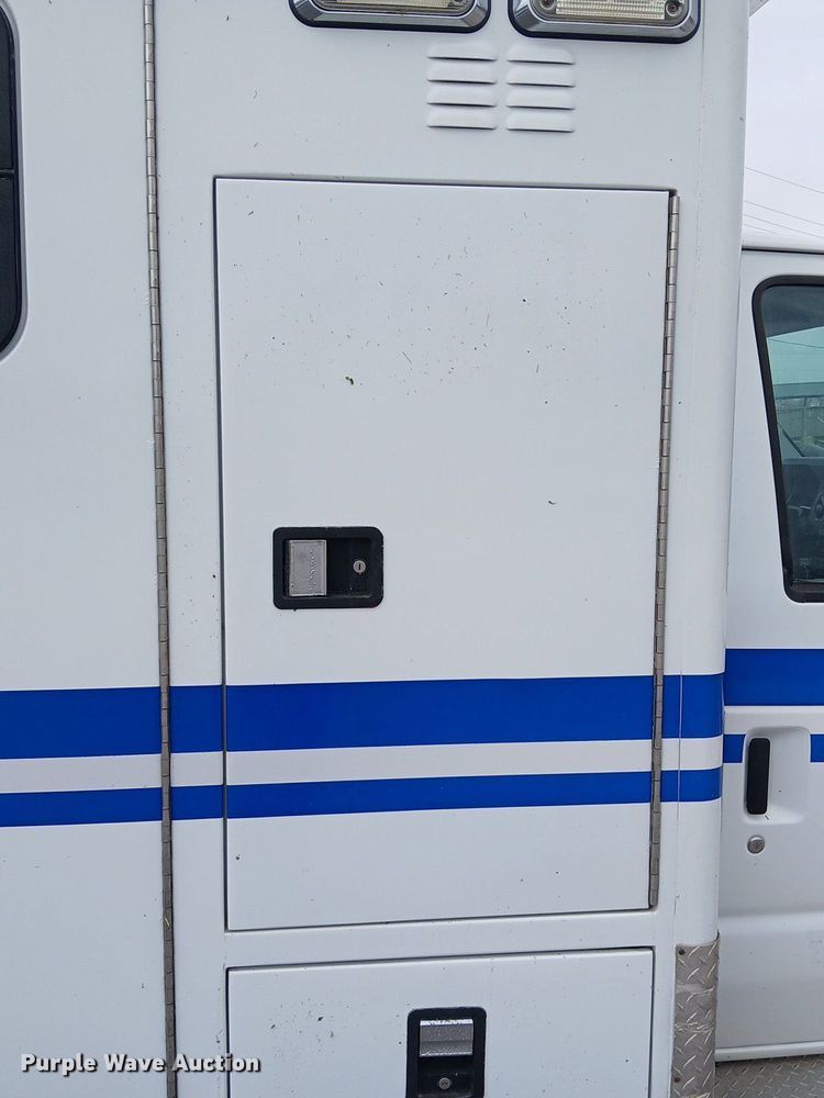 image for item EH3843 2009 Ford E450 ambulance