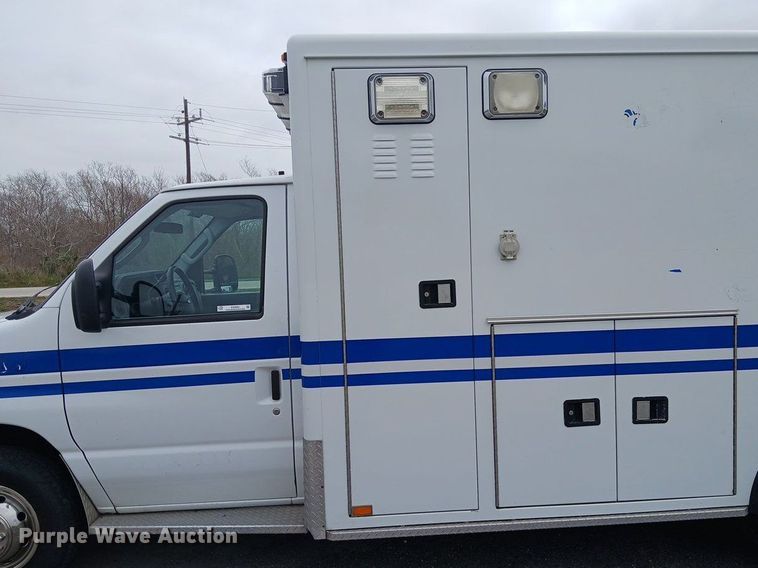 image for item EH3843 2009 Ford E450 ambulance