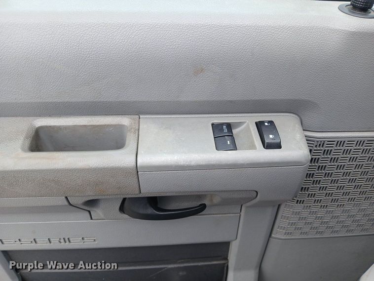 image for item EH3843 2009 Ford E450 ambulance