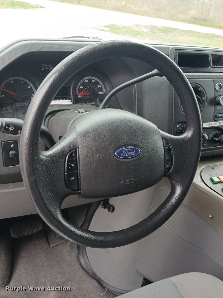 image for item EH3843 2009 Ford E450 ambulance