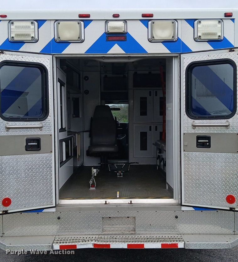 image for item EH3843 2009 Ford E450 ambulance