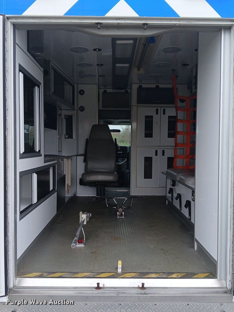 image for item EH3843 2009 Ford E450 ambulance