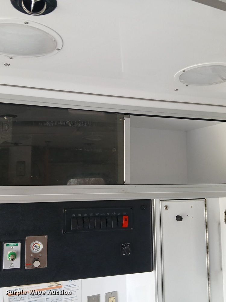 image for item EH3843 2009 Ford E450 ambulance