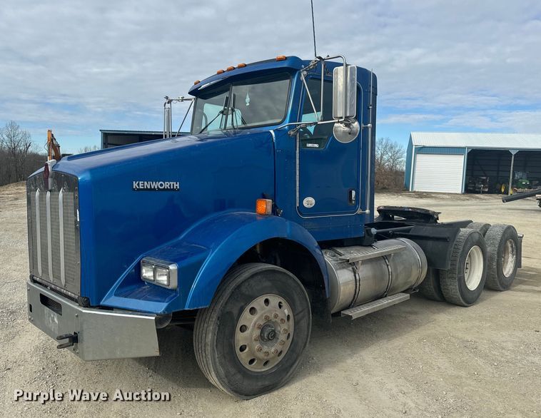 image for item EH6508 2012 Kenworth T800 semi truck