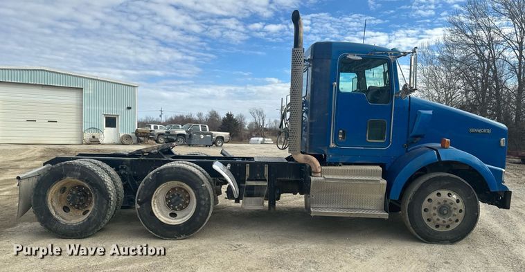 image for item EH6508 2012 Kenworth T800 semi truck