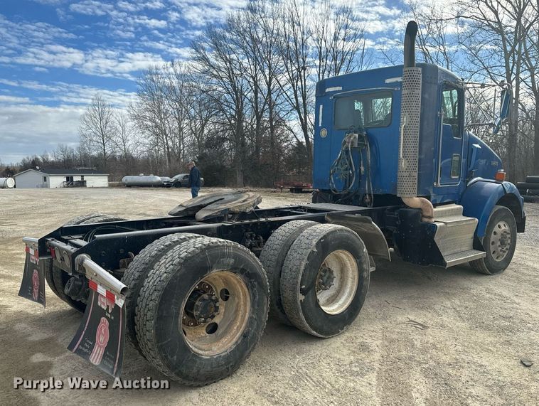 image for item EH6508 2012 Kenworth T800 semi truck