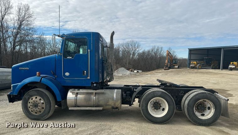 image for item EH6508 2012 Kenworth T800 semi truck