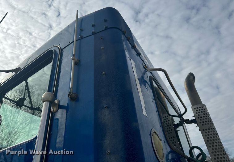 image for item EH6508 2012 Kenworth T800 semi truck