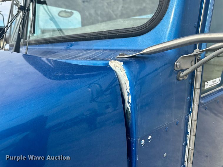 image for item EH6508 2012 Kenworth T800 semi truck