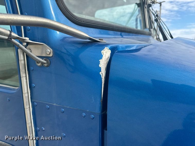 image for item EH6508 2012 Kenworth T800 semi truck