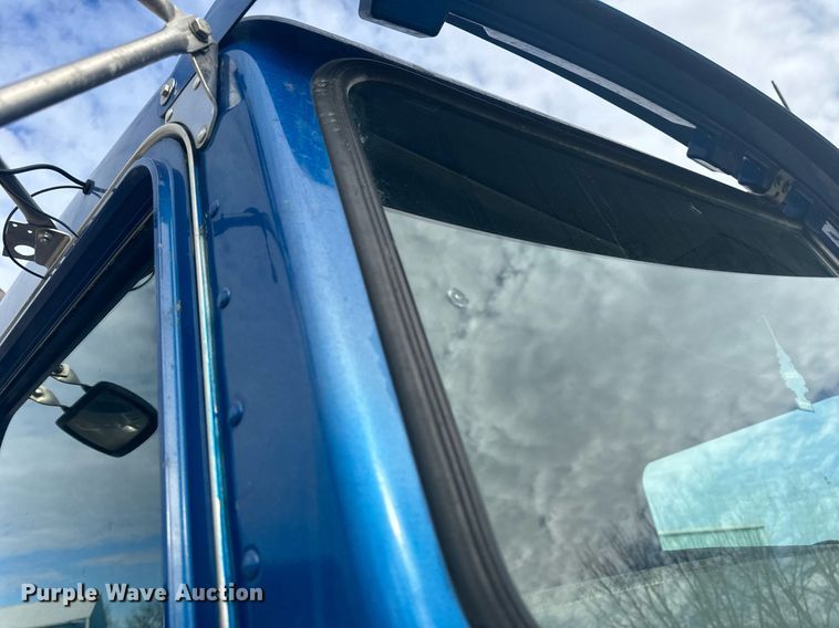 image for item EH6508 2012 Kenworth T800 semi truck