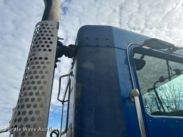 image for item EH6508 2012 Kenworth T800 semi truck